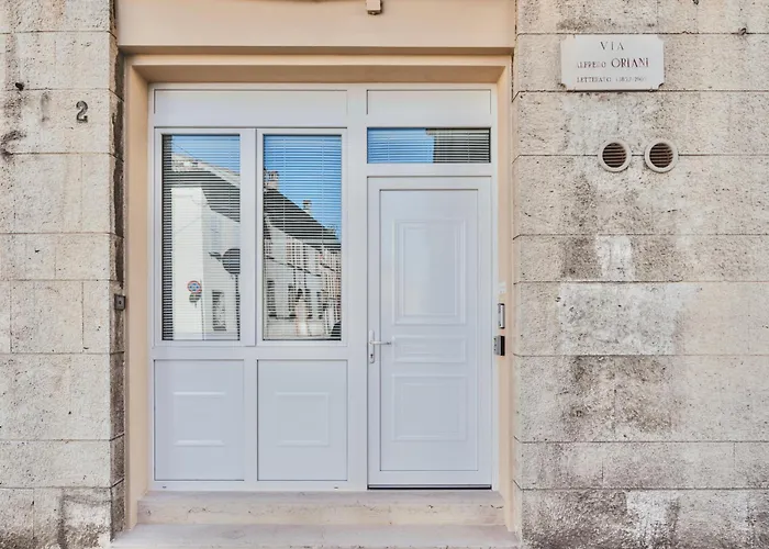 Exclusive Luxury Home With Private Parking